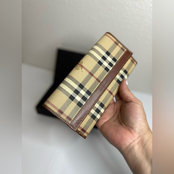 Authentic Burberry London Long Wallet - Picture 9 of 9